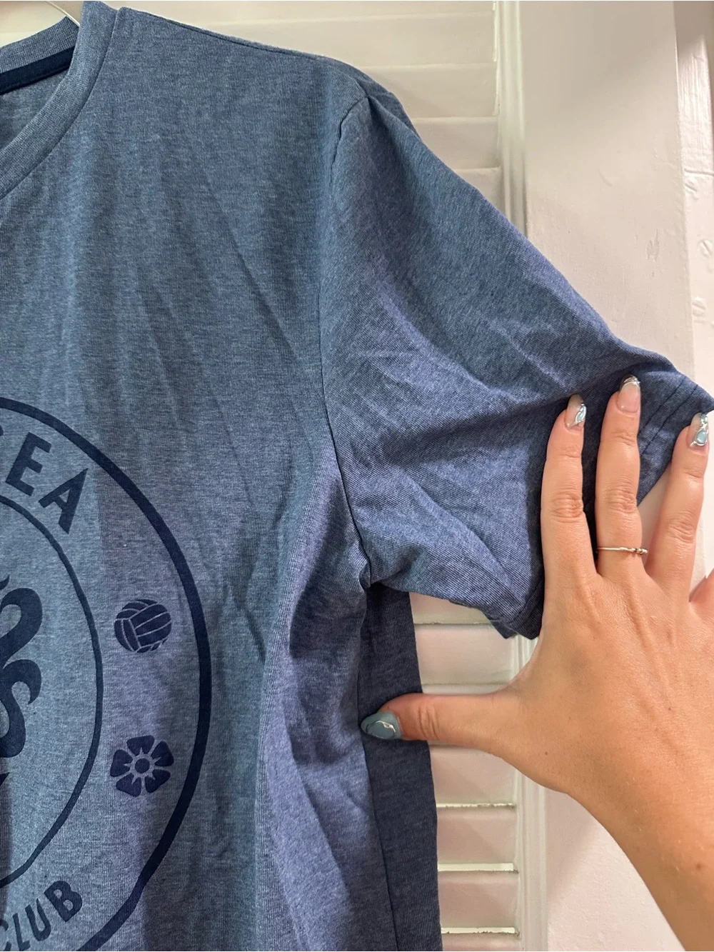 Official Chelsea FC Crest V-Neck Tee — Size L